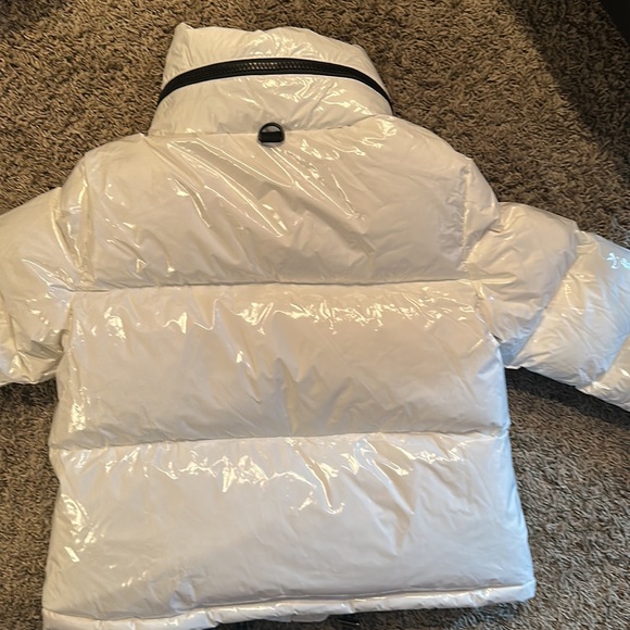 COPY - New Sam.NY Coat .The Coat is a Med,but if u are a small you can fit runs… - Picture 6 of 9